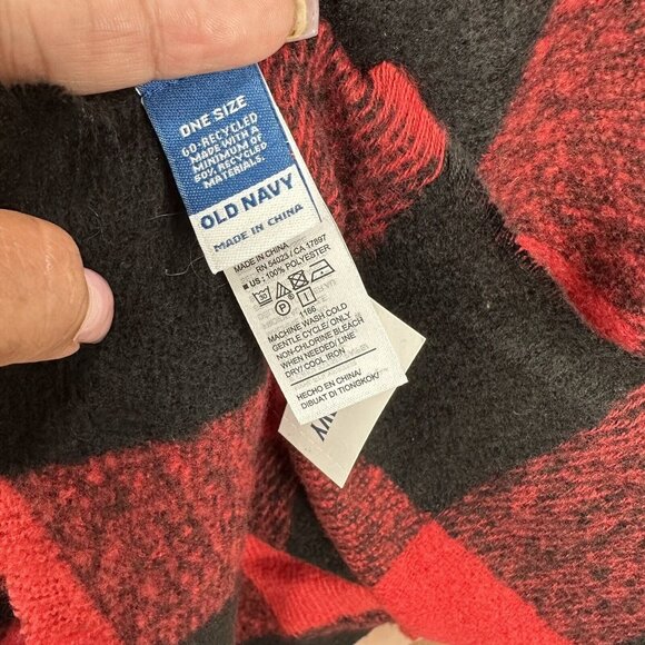 OLD NAVY Cozy Knit Poncho Blanket Scarf -Red-Black Buffalo Plaid -One size NEW - Picture 5 of 11